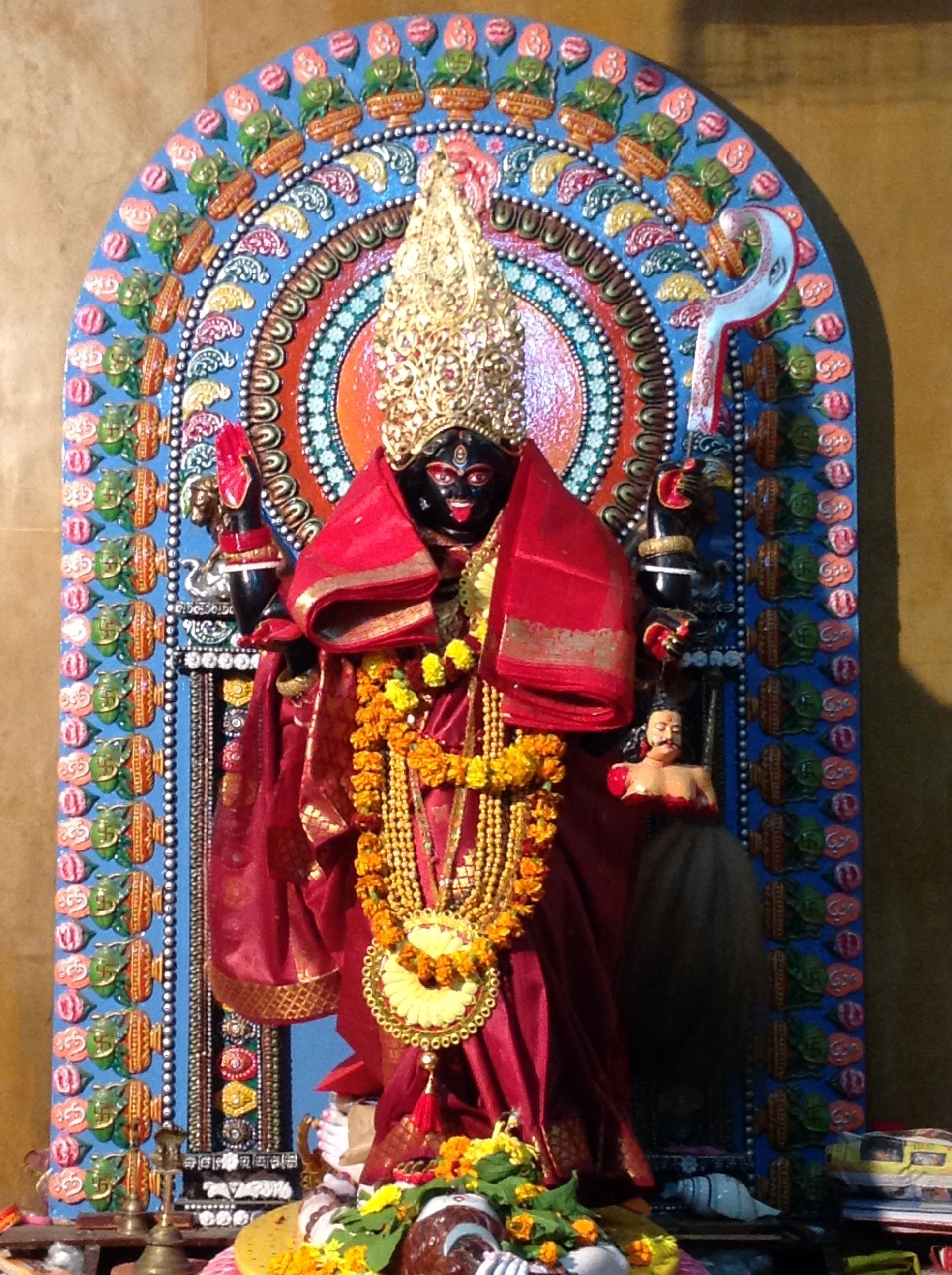 Kali-mandir-6(with Maa shawl)