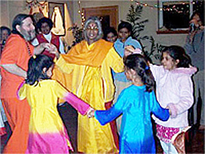 Maa-Swamiji-Dancing-Kids