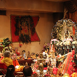 Shree-Maa-and-Swamiji-at-Satyashwara