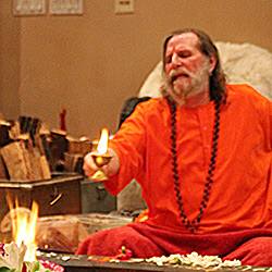 Swamiji-Offering-Light-to-Fire