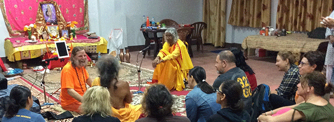 Swamiji-Shree-Maa-Romainian-Guests-Rishikesh-2
