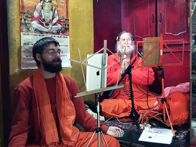 Swamiji-praying-in-Yamunotri