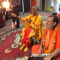 featured-image-shree-maa-with-sparklers