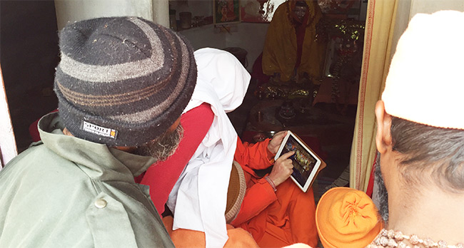 swamiji_showing_mandir