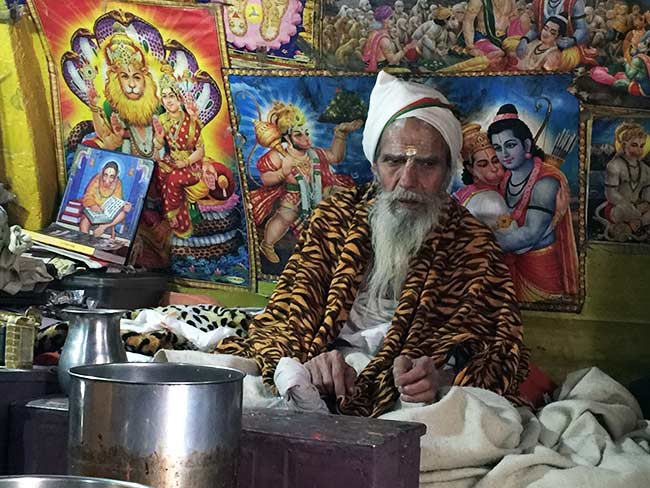 temple-priest-hanuman-yamunotri